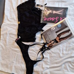 🆕️[L]LaSenza Garder belt/ Brief with garder/ nude stay ups